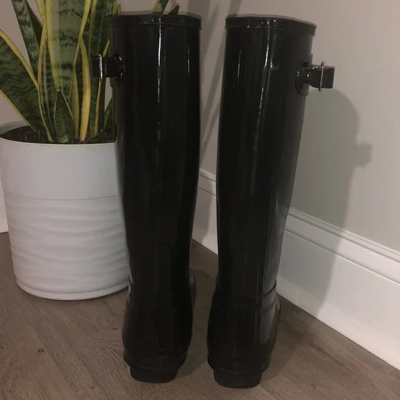 𝅺HUNTER Tall High Gloss Boots | US 7 - Picture 5 of 16